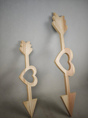 Creative Wooden Heart Arrow Hanging Ornament – Wedding Room Decoration / Valentine's Day Gift, Natural Wood Wall Hanger, Home Decor Accents, Available in Multiple Sizes