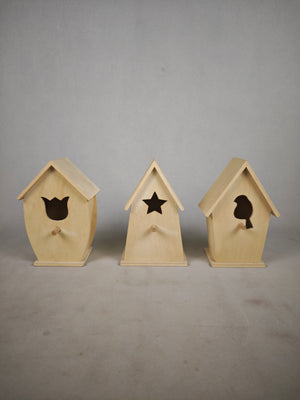 Log birdhouse pendant - Shaped like a pointed small house - Hollowed-out bird's nest with tulips/ stars/birds as decorations - Outdoor garden and courtyard decoration - DIY handmade rough form