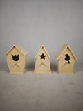 Log birdhouse pendant - Shaped like a pointed small house - Hollowed-out bird's nest with tulips/ stars/birds as decorations - Outdoor garden and courtyard decoration - DIY handmade rough form