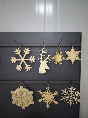 Log Snowflake Reindeer Ornament, Christmas Tree Decoration, Laser-Cut Wooden Hanging Decor, Nordic Forest-Style Wall Hanging, DIY Hand-Painted Craft Material